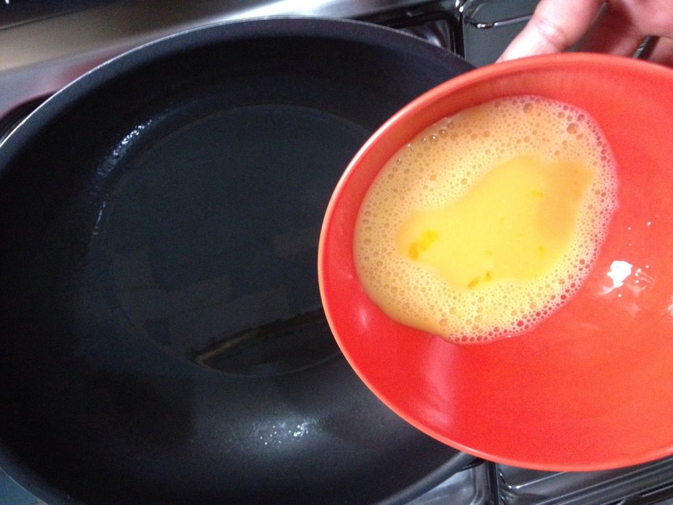 Now make some scramble eggs with a little bit of oil. Set aside