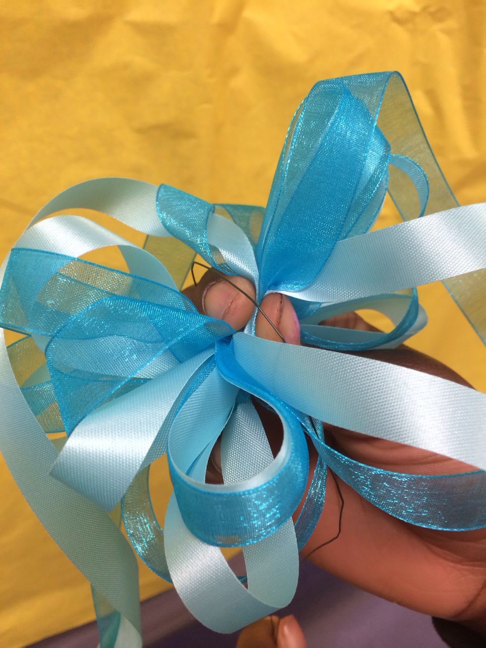 How to make a double ribbon bow - B+C Guides