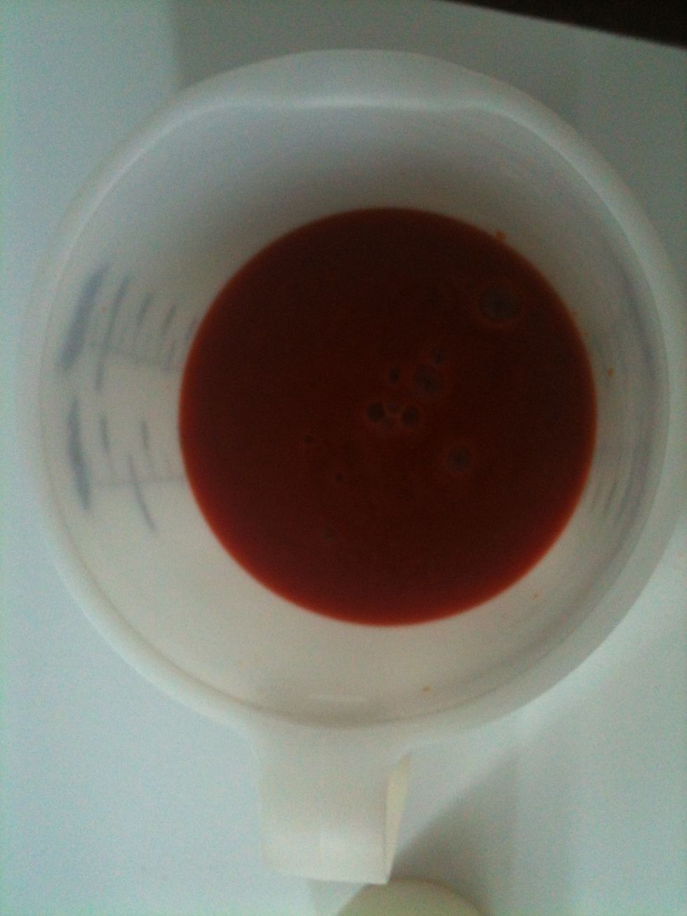 Now measure 350 mililiters of tomato sauce in an other cup