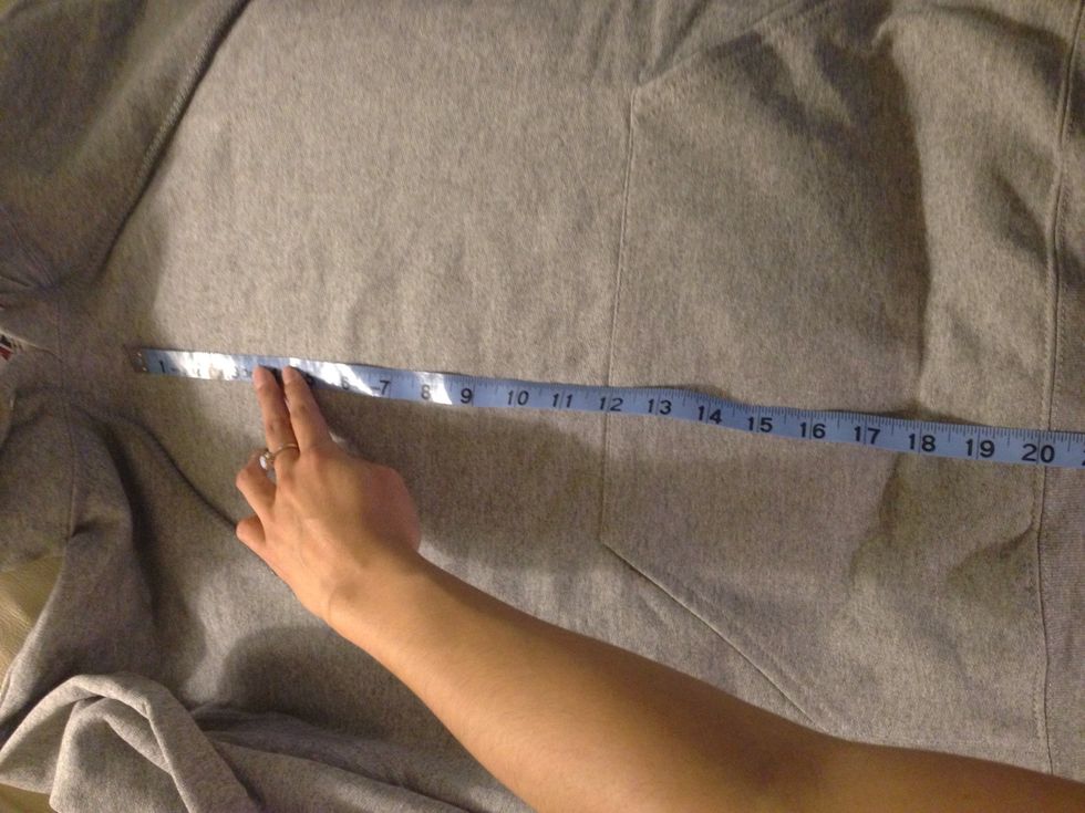 Now measure up and down : 20in from middle - top to bottom of front pocket why:? Because we are going to cover this with a cute curvy white belly