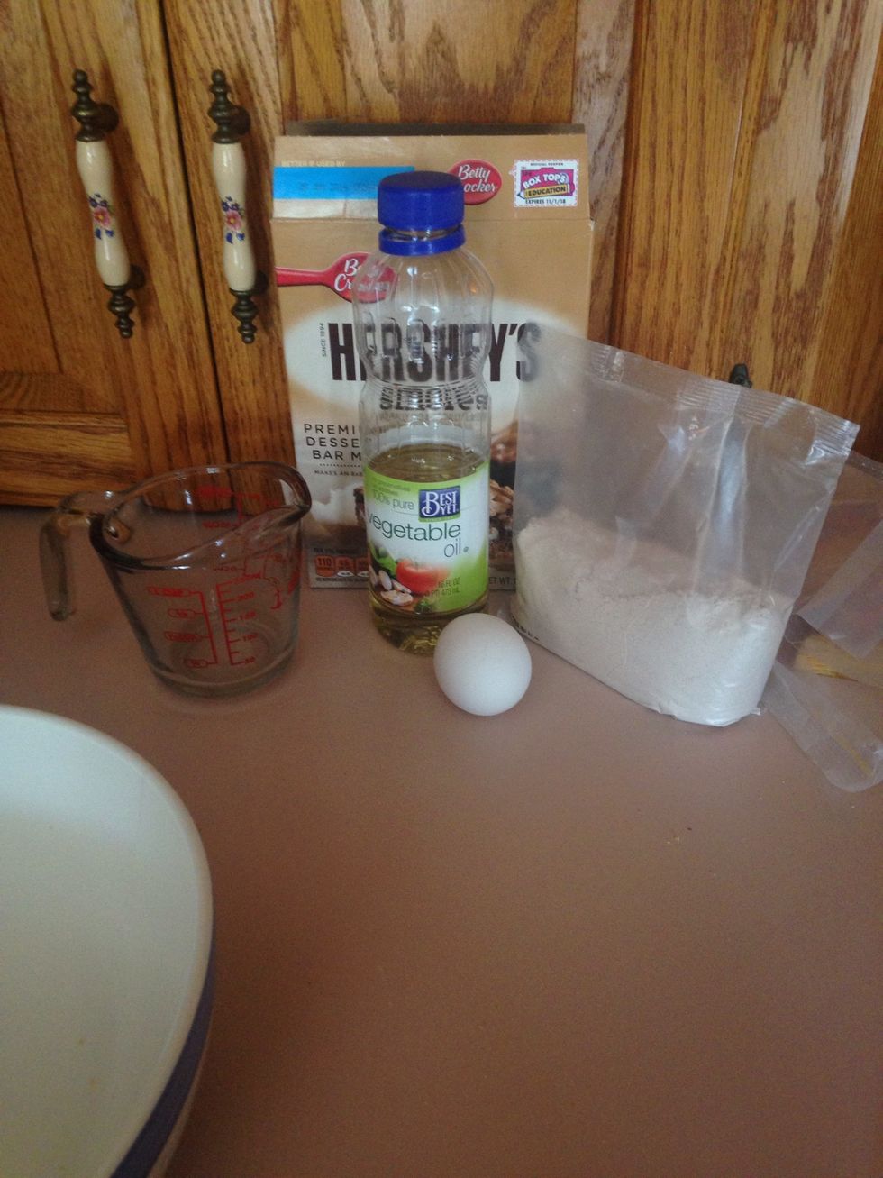 Now mix the bar mix, oil, water, and egg