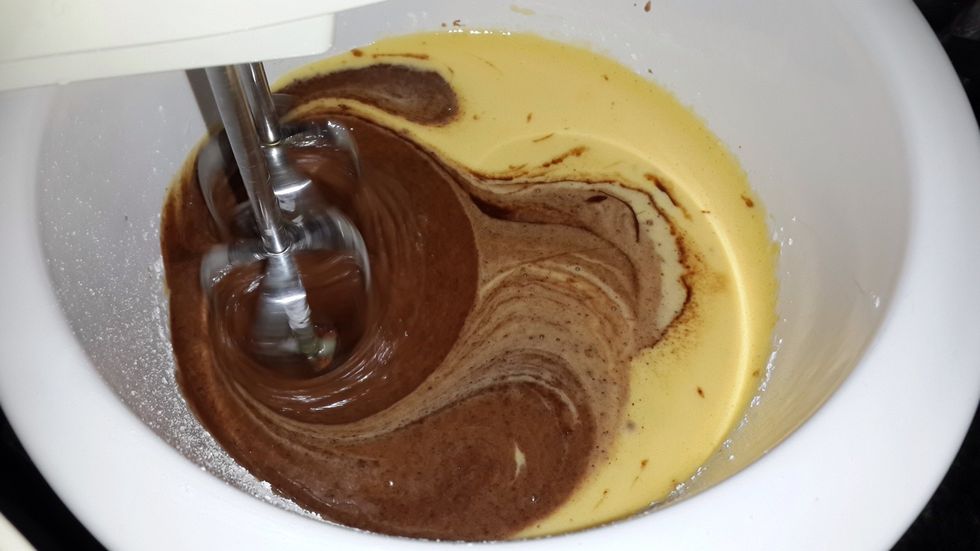 Now mix the yolk's mix with the chocolate and butter. (Try to do this fast before the whites start melting again)