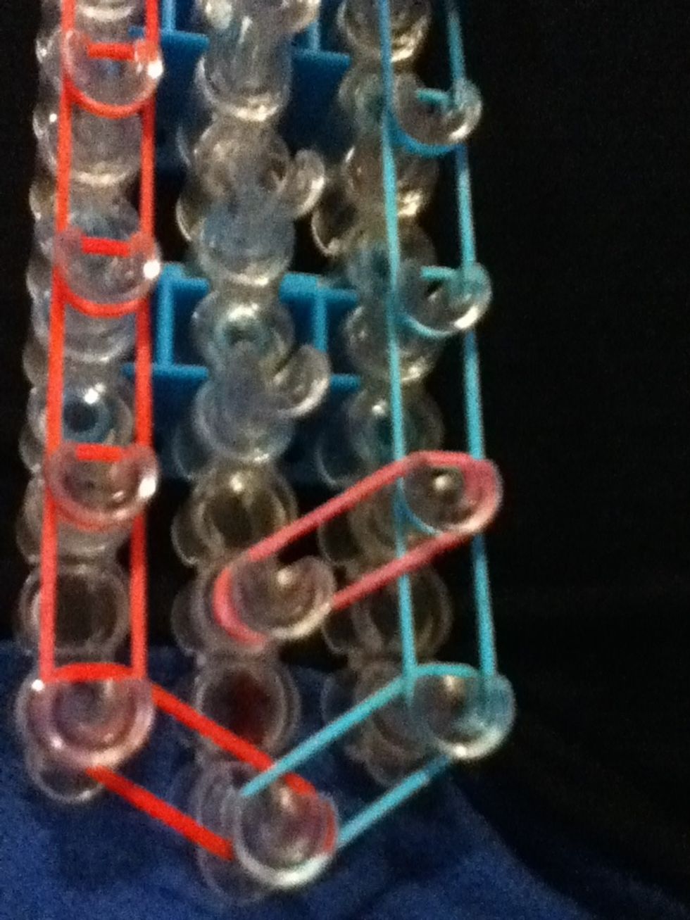 Now on the right side put a pink band on the side pegs.and u half to put it in the side pegs