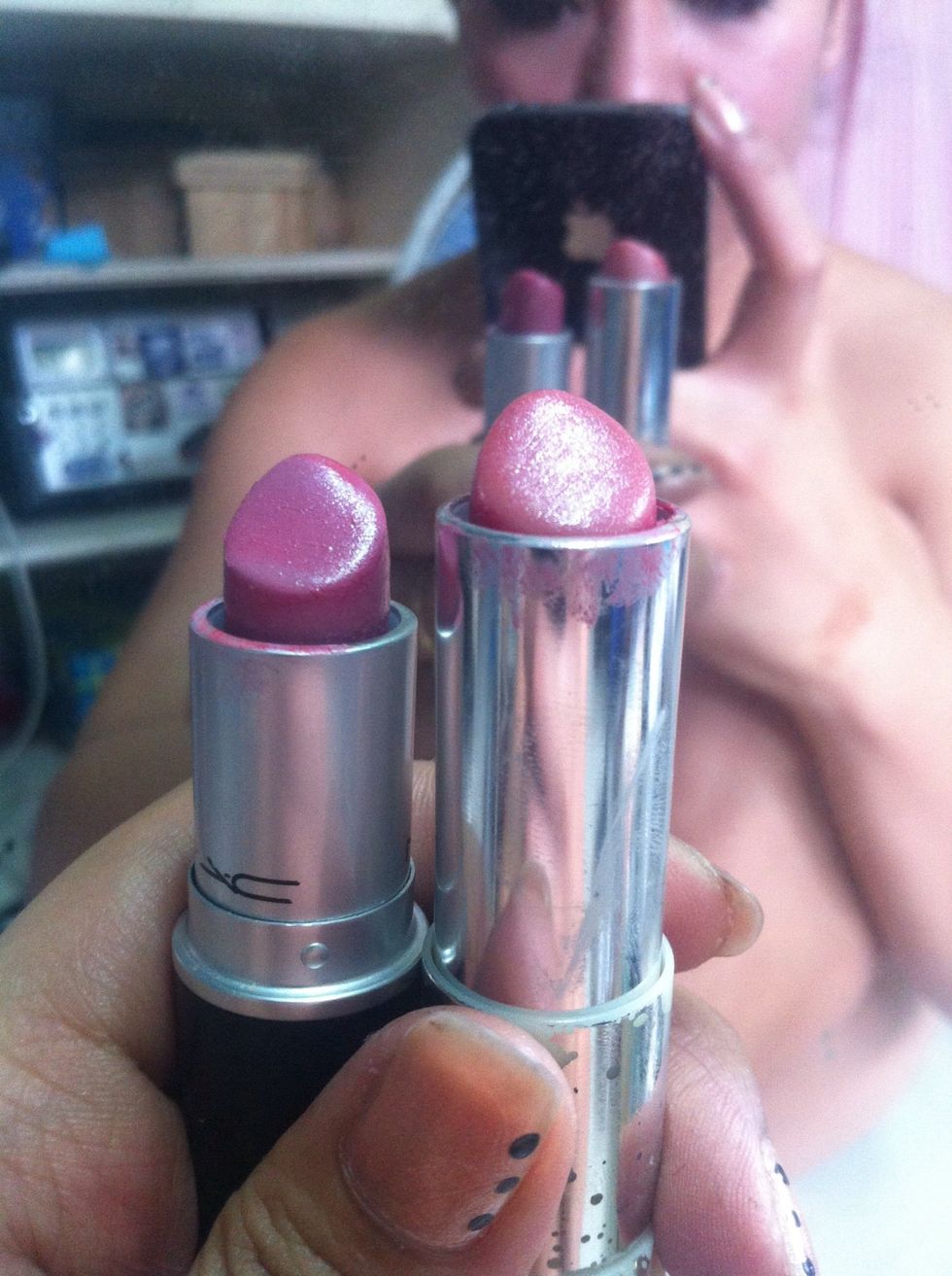 Now on to our lipsy!! it'll be nice we have this light to medium style both the upper and lower lip for our lipstick so I'm using these two for my lower lip.