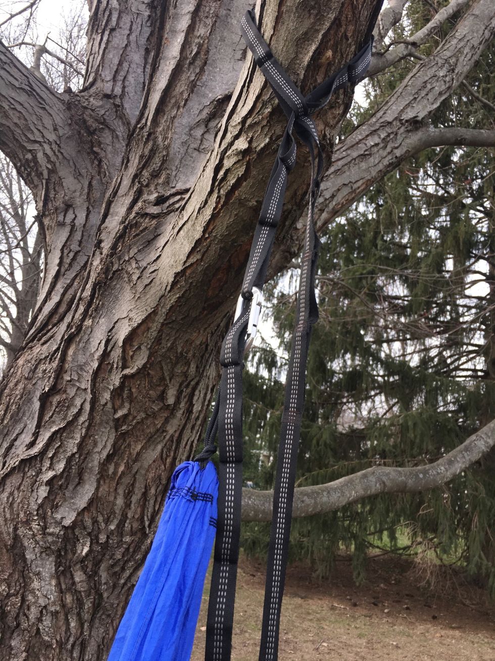 Now, one side of your Eno is hanging.