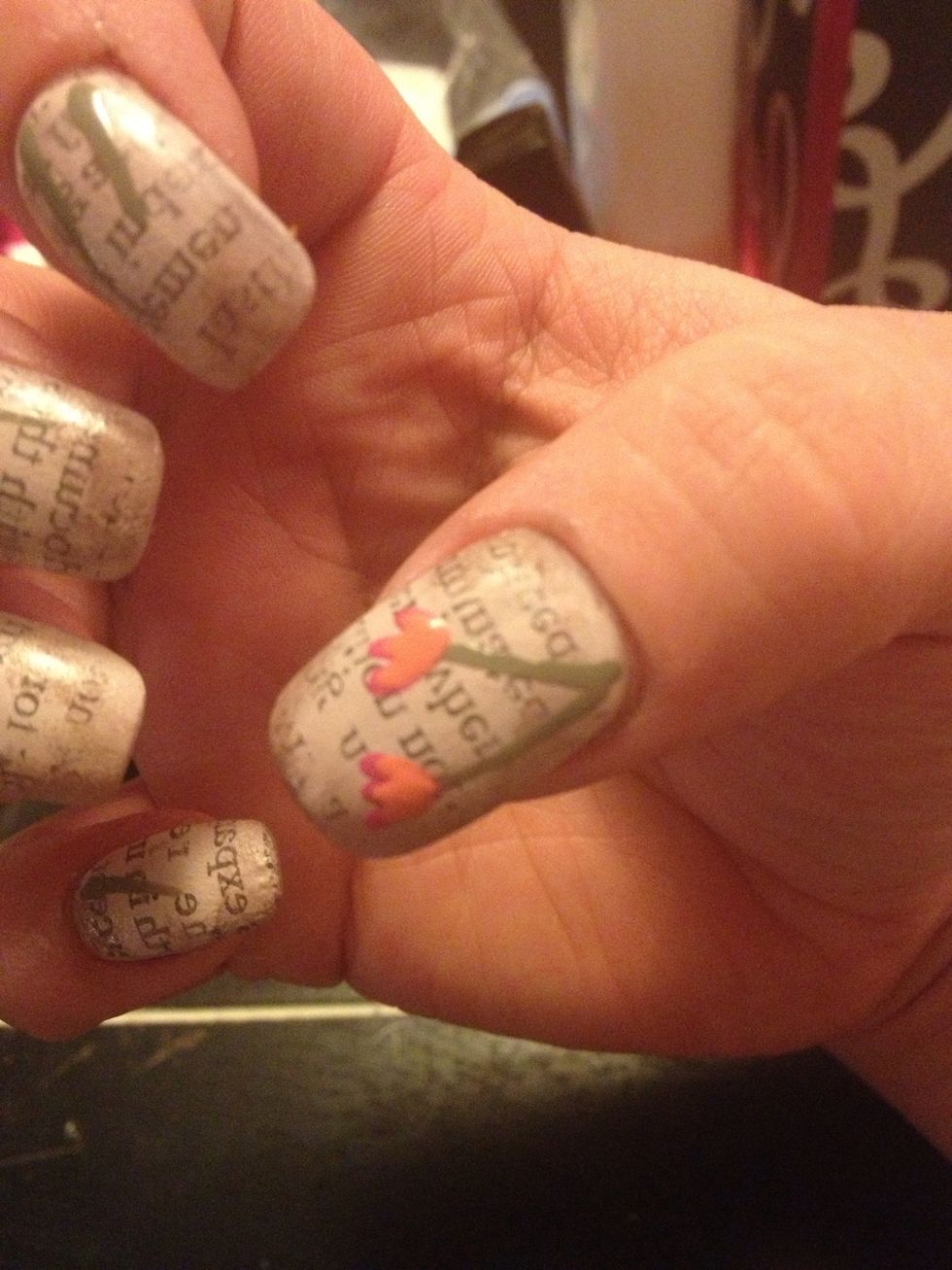 Now paint any flower you want. You can do these or you can do the flower from my Vintage Rose nails tutorial. I just threw in se petals :)