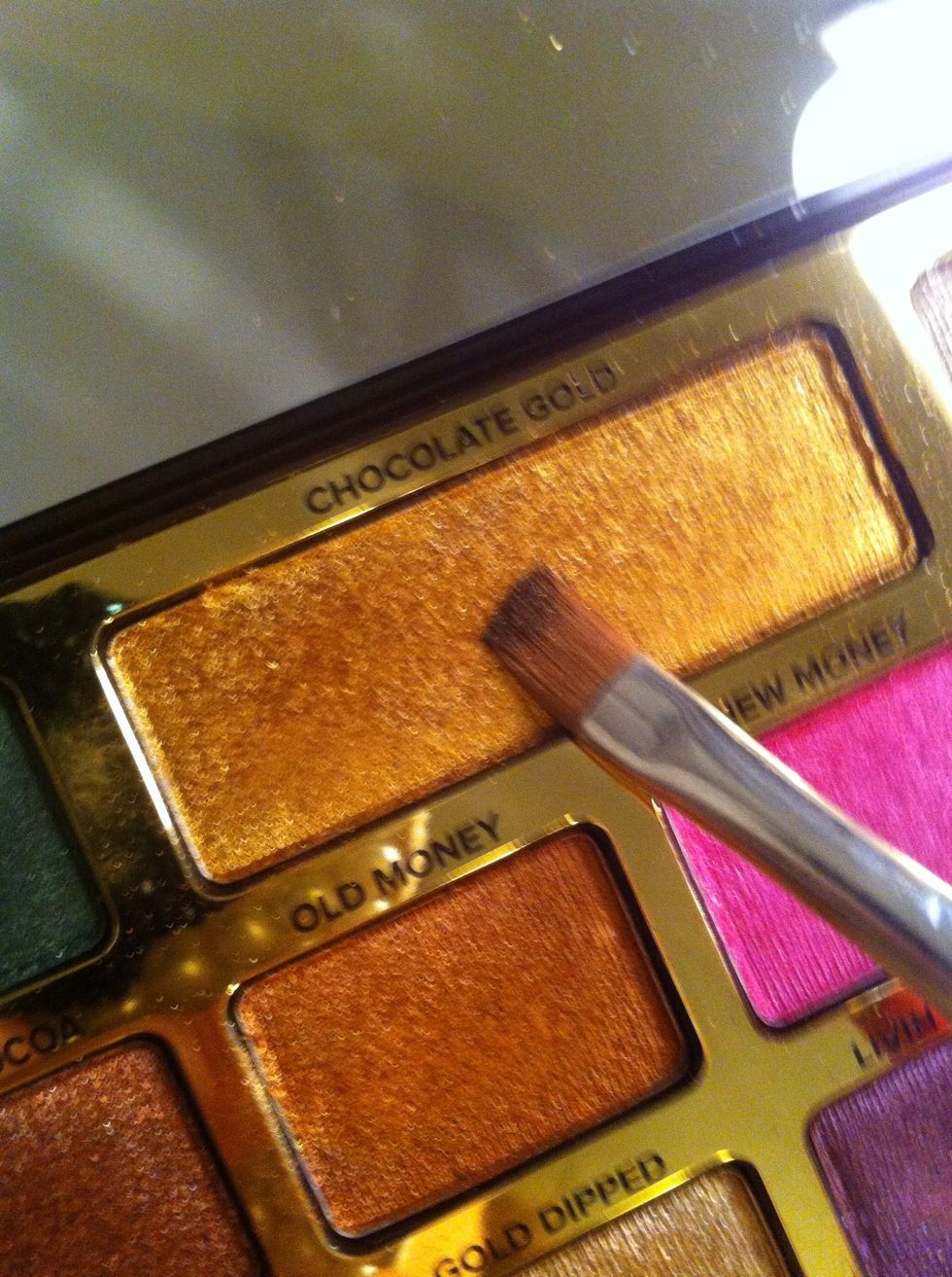 Now pick up with the same brush "Chocolate Gold"