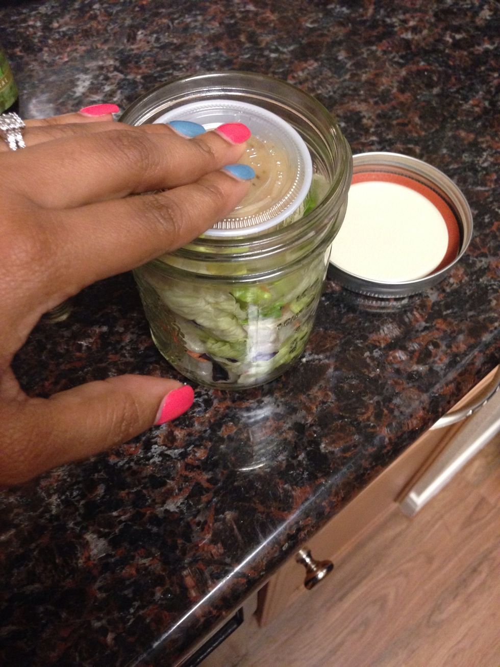 Now! Place the condiment container on too of your salad. You may have to push the container down a bit if you've stuffed the jar to the top. That's perfectly A-OK!\ud83d\ude04\ud83d\udc4c