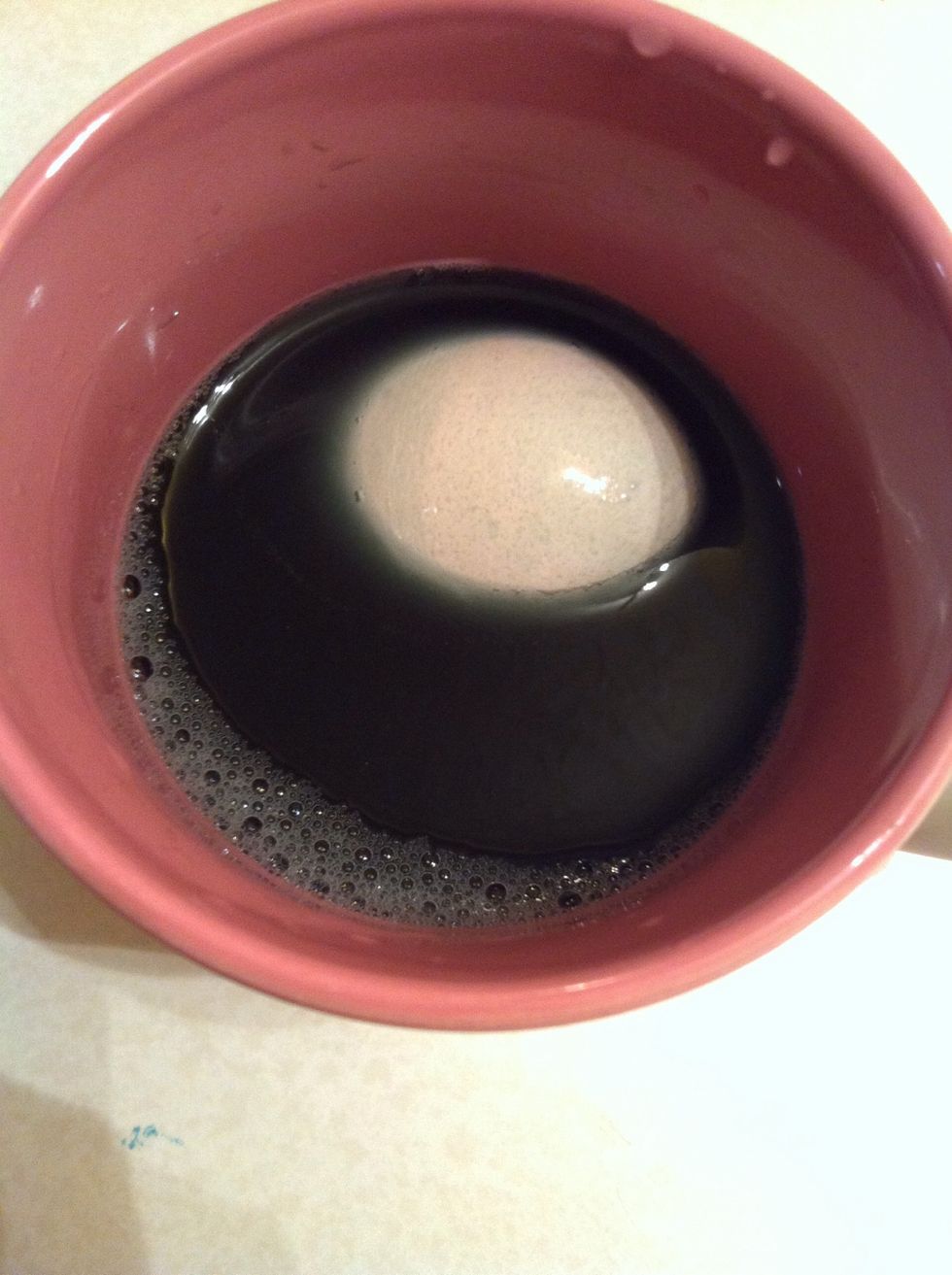 Now place your egg into mug of water and let it soak.