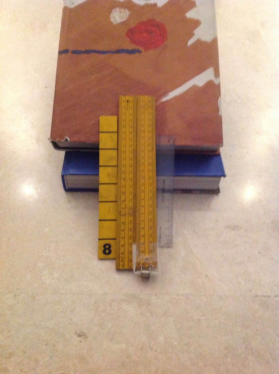 Now place your scales like this.The  scales on the left and right can be of any size but must be shorter than the middle ones.