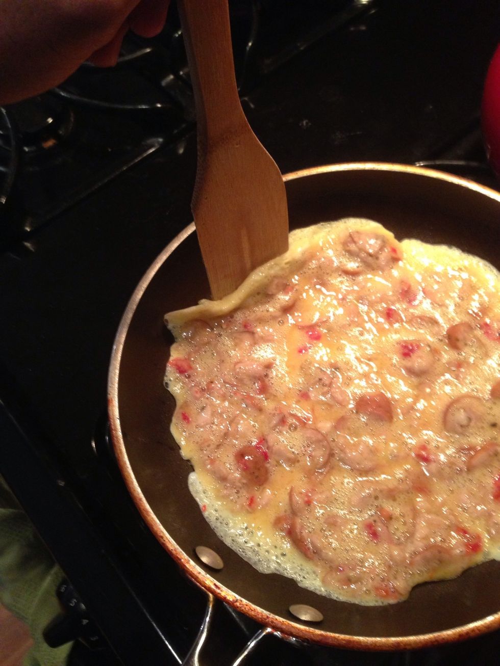Now, push the edges of the omelette inwards using a spatula. This will ensure your omelette is sturdy.