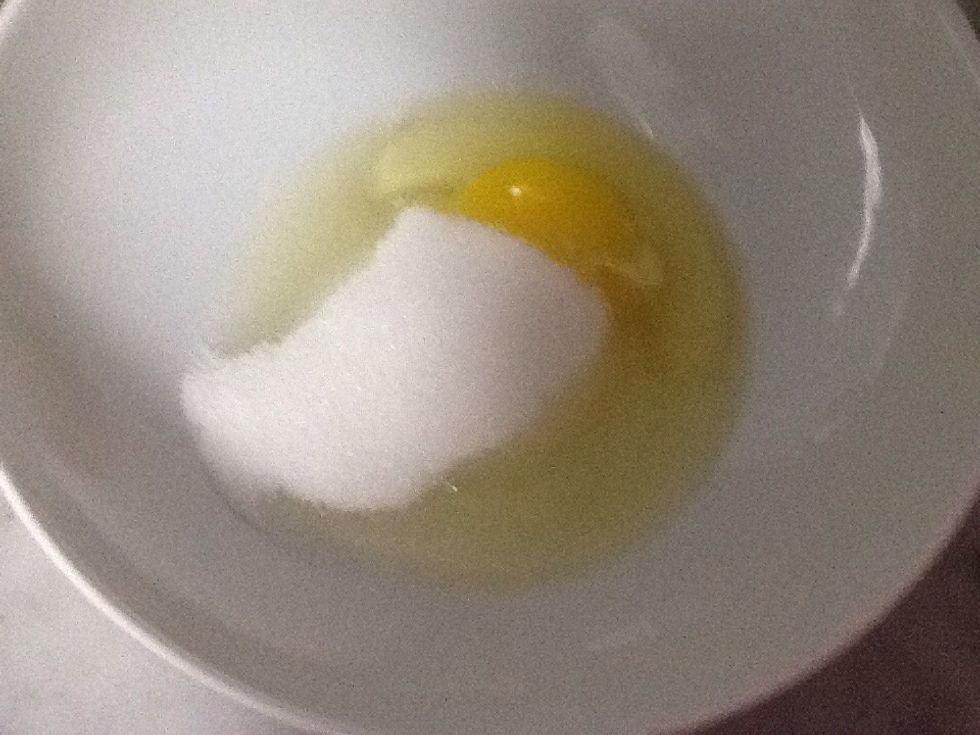Now put 1 egg into the bowl and 6 tablespoons of sugar and mix !!
