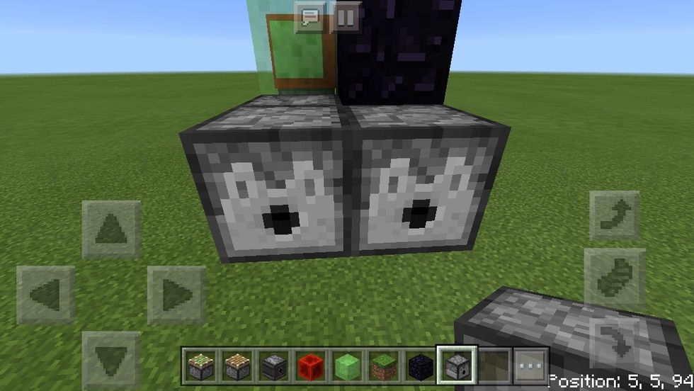Now put 2 dispensers in front of the observer blocks.