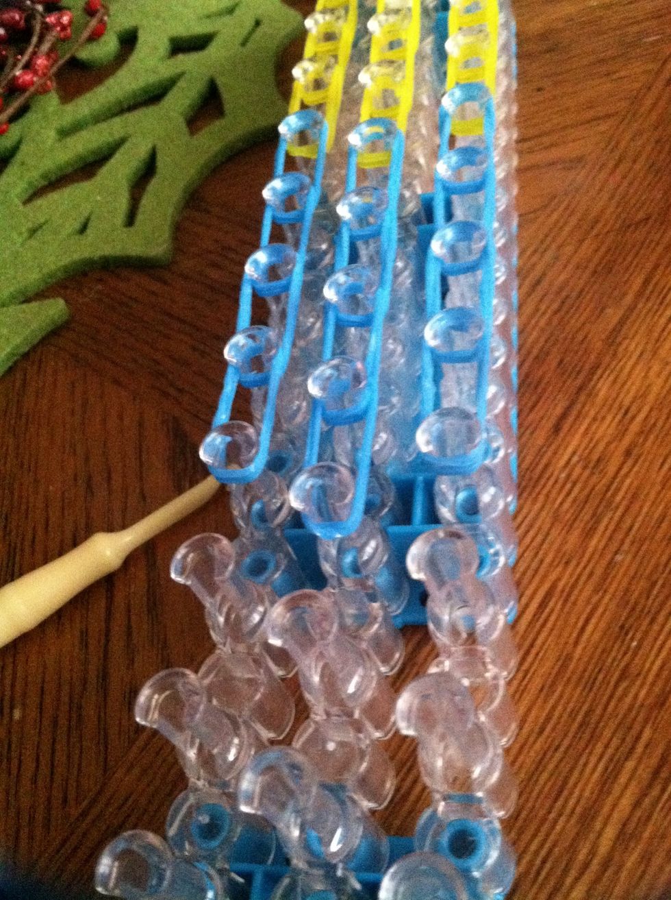 Now put four more blue double bands in the middle\n