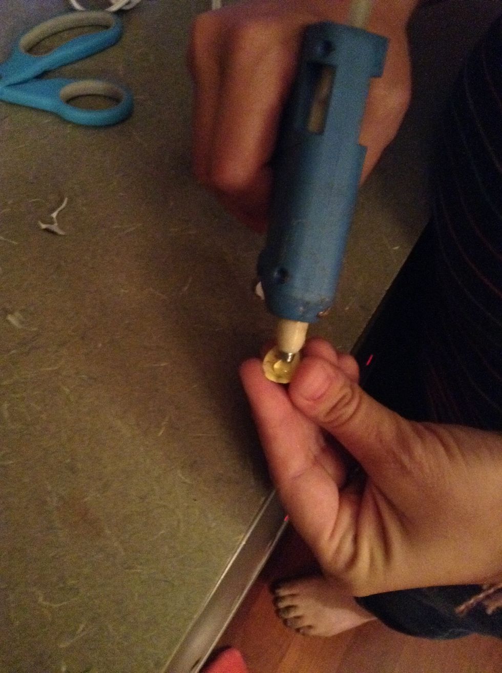 Now put some glue on the bottom of the minion.