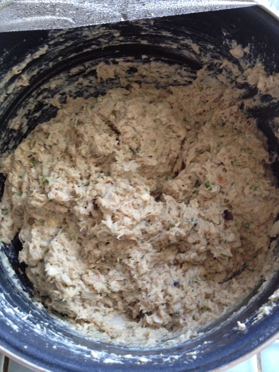 Now put the chicken, parsley, onions, garlic, nutmeg, salt and pepper into the white sauce and mix it all together. Cook for a few more minutes until mixture is thick.