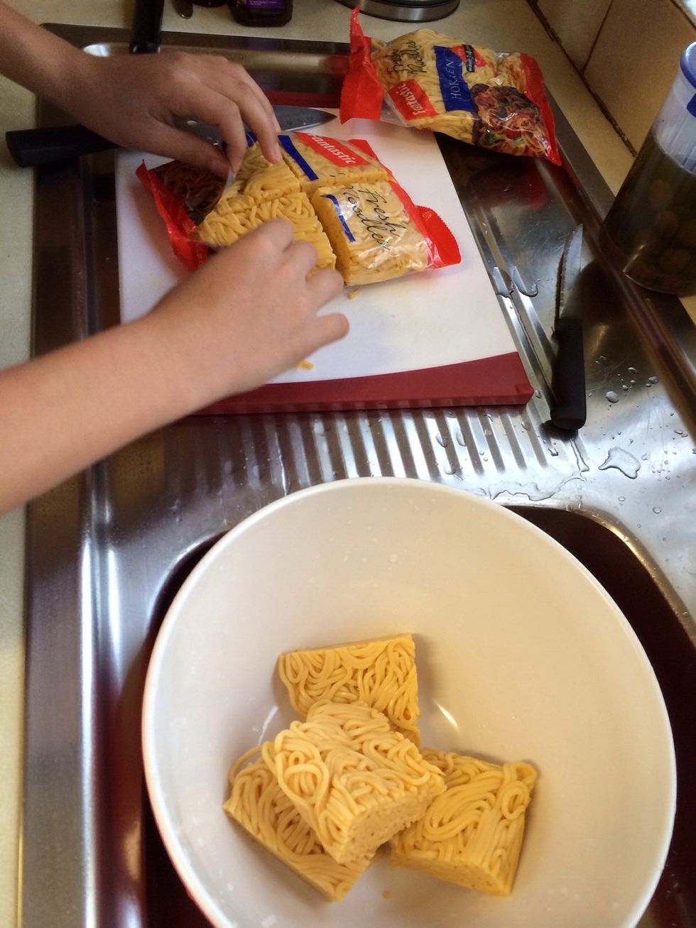 Now, put the noodles into a heatproof bowl and add some boiling water.