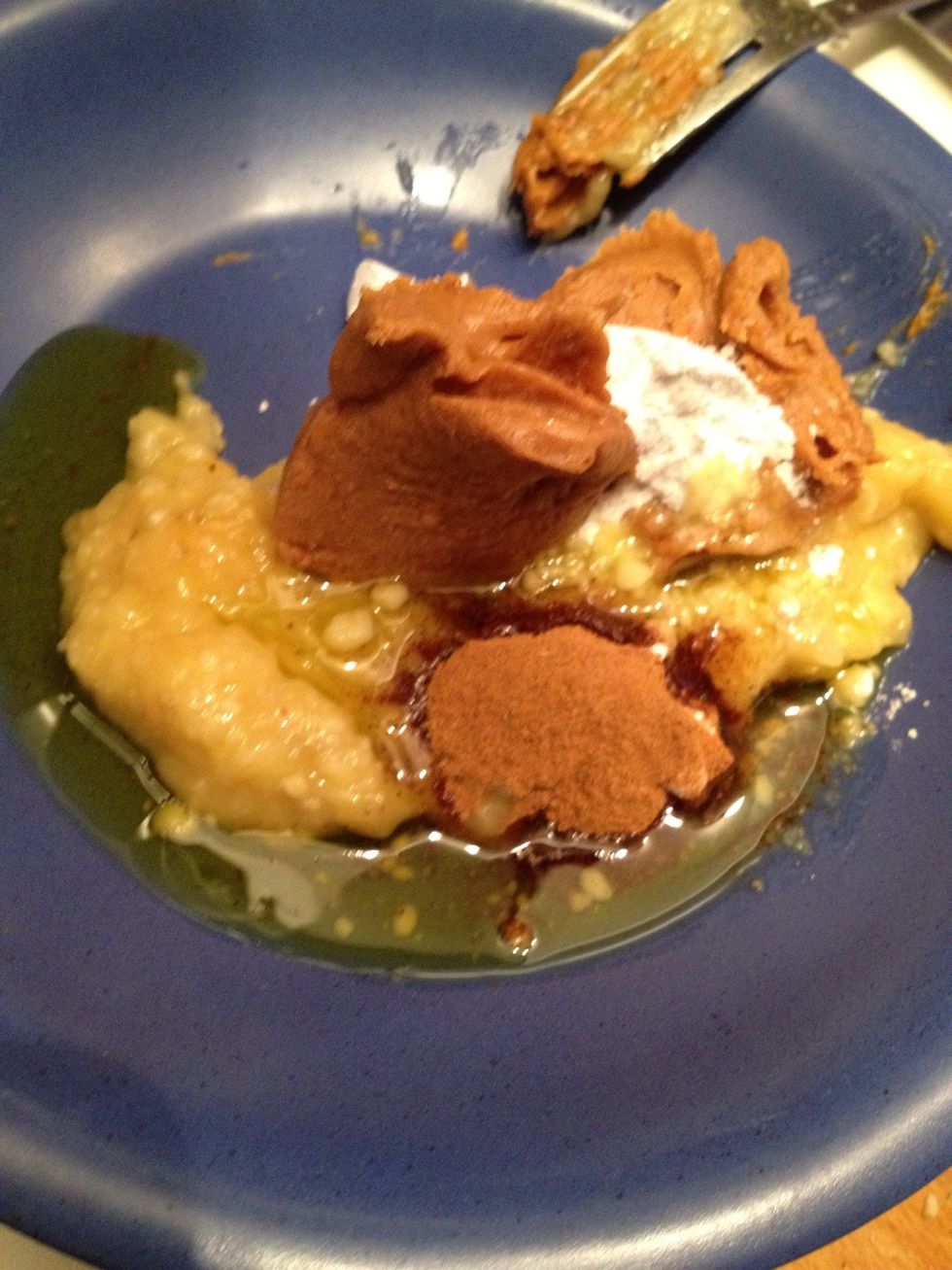 Now put the peanut butter, olive oil, cinnamon and vanilla powder together in a bowl. Mix it well. You can also use vanilla extract but not that much.