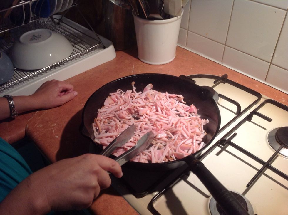Now put your bacon into the fry pan and cook for approximately 5 -10 minutes until its crispy, how you like it. Remember to stir the bacon frequently. After the first 4 minutes go to next step.