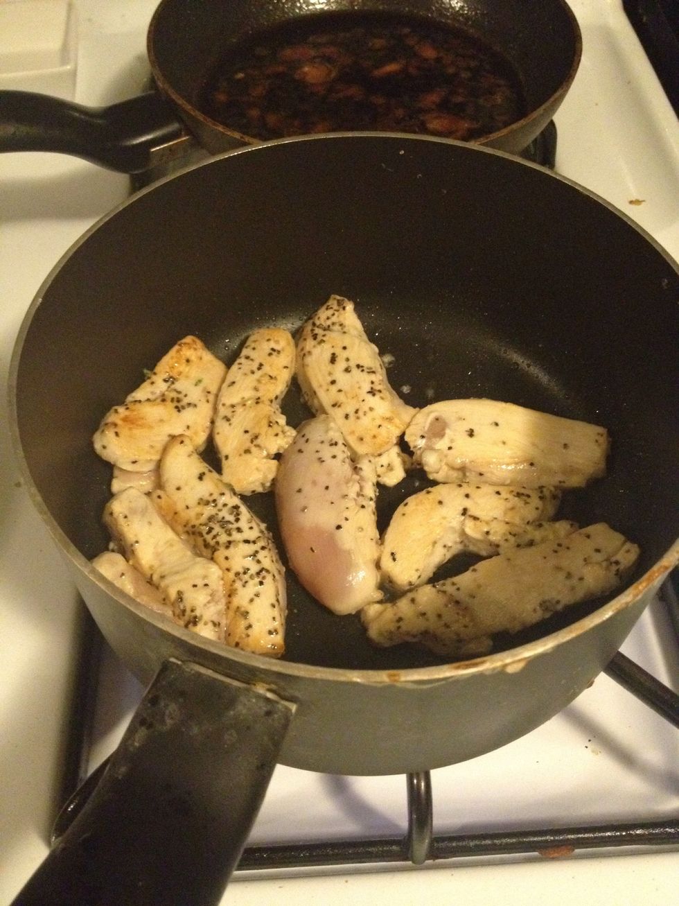Now ready to fry the chicken coated with black pepper.