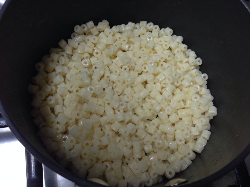 Now remove all the water for the pasta--------- \u0627\u0644\u0627\u0646 \u0646\u0641\u0635\u0644 \u0627\u0644\u0645\u0643\u0631\u0648\u0646\u0629 \u0639\u0646 \u0627\u0644\u0645\u0627\u0621 ( \u062a\u0635\u0641\u064a) \u062c\u064a\u062f\u0627\u064b
