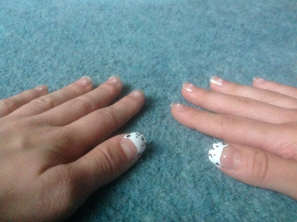 Now repeat these steps on your other hand and you're done!