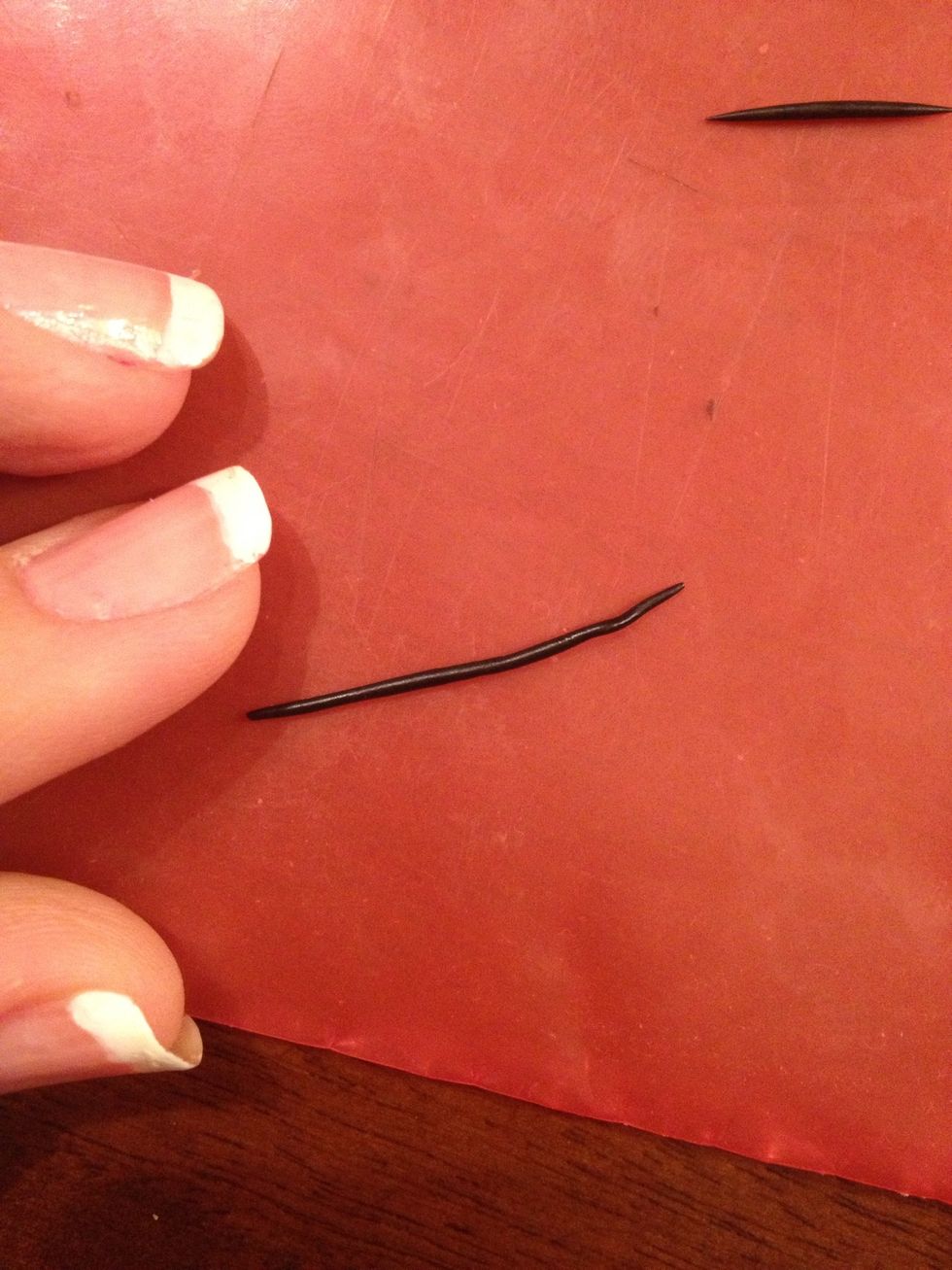 Now roll a very thin black cane. Well... maybe it's not the cane, but I don't know how to call it. Anyway you see the photo :)