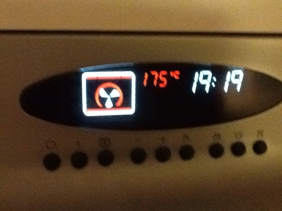 Now set your oven on 175c\u2022 and bake the pizza in 15 minutes.