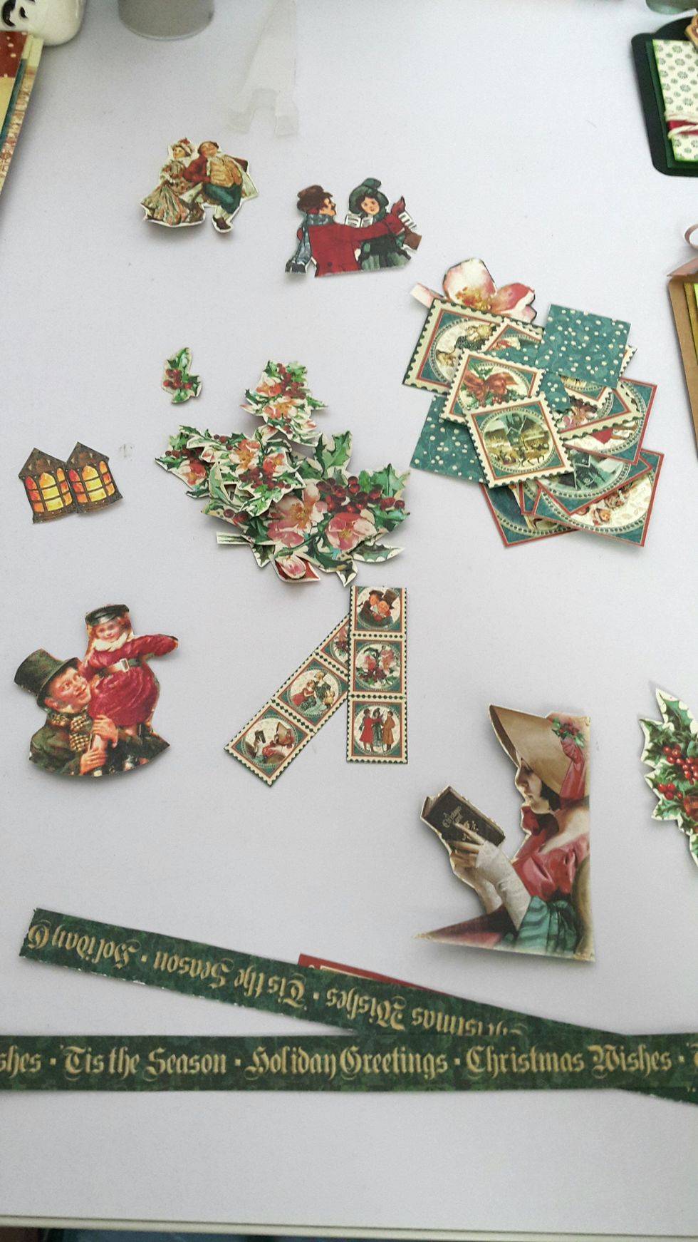 Now sit down for minutes to do the fussy cutting at the same time, don't need to count but just cut out those can fit on the tags