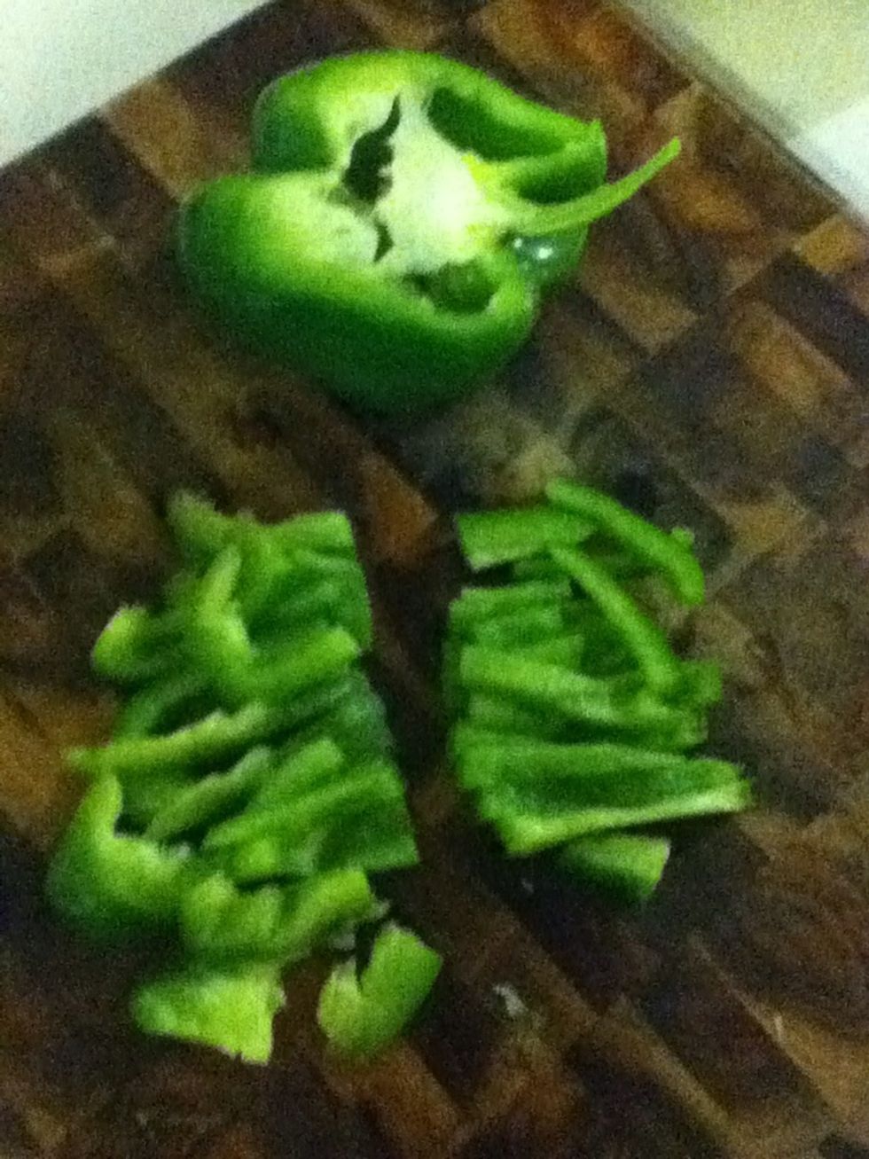 Now slice half a green pepper into nice looking pieces.