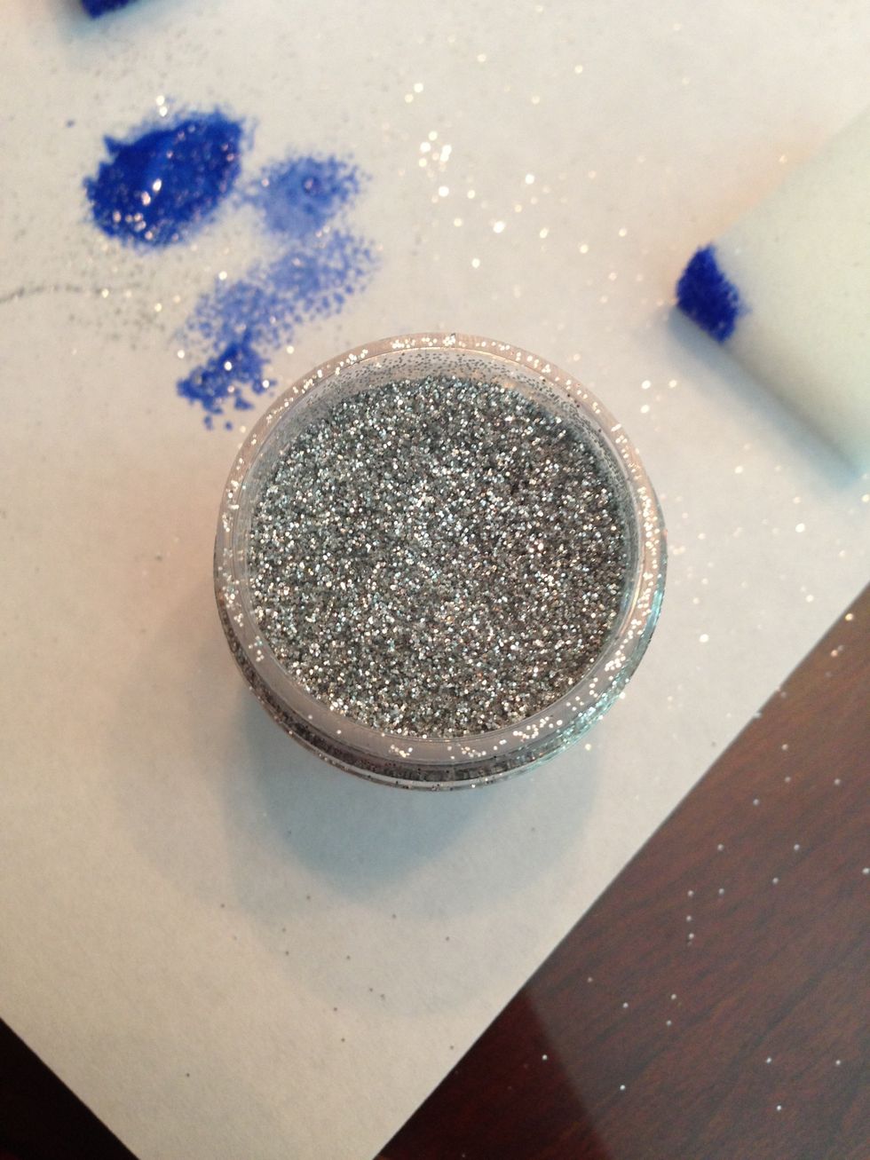 Now sprinkle a little more glitter on the nail