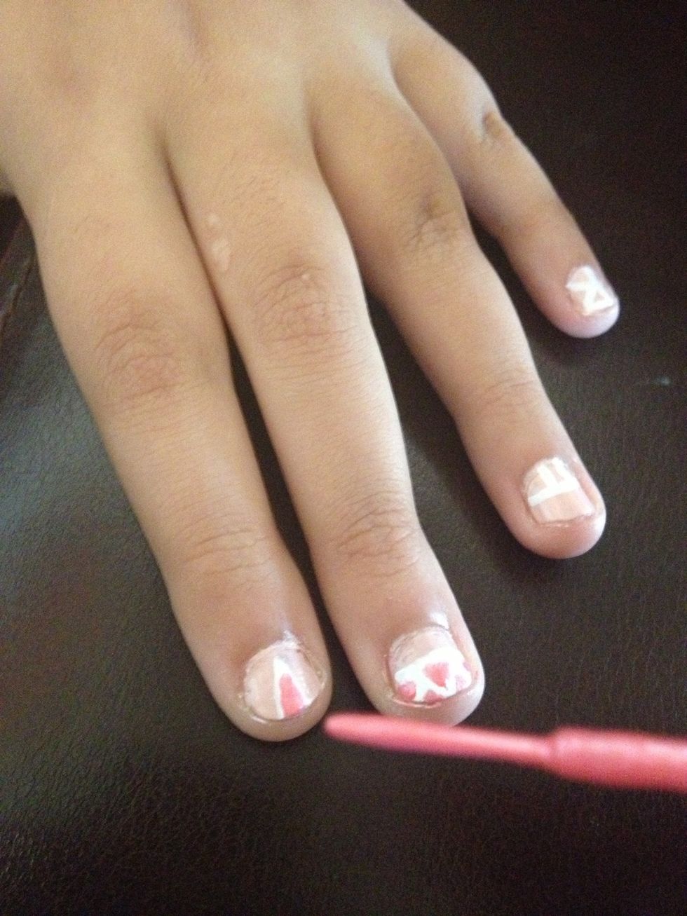 Now start adding the other pink color into the places that you like. If you mess up, you can always take the white again and correct the lines :)