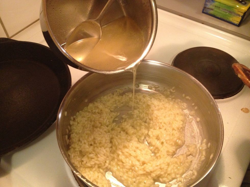 Now start adding the warm chicken broth, little by little. Start with 300-400 ml, then add 100 ml and let it soak in, then another 100 ml etc.