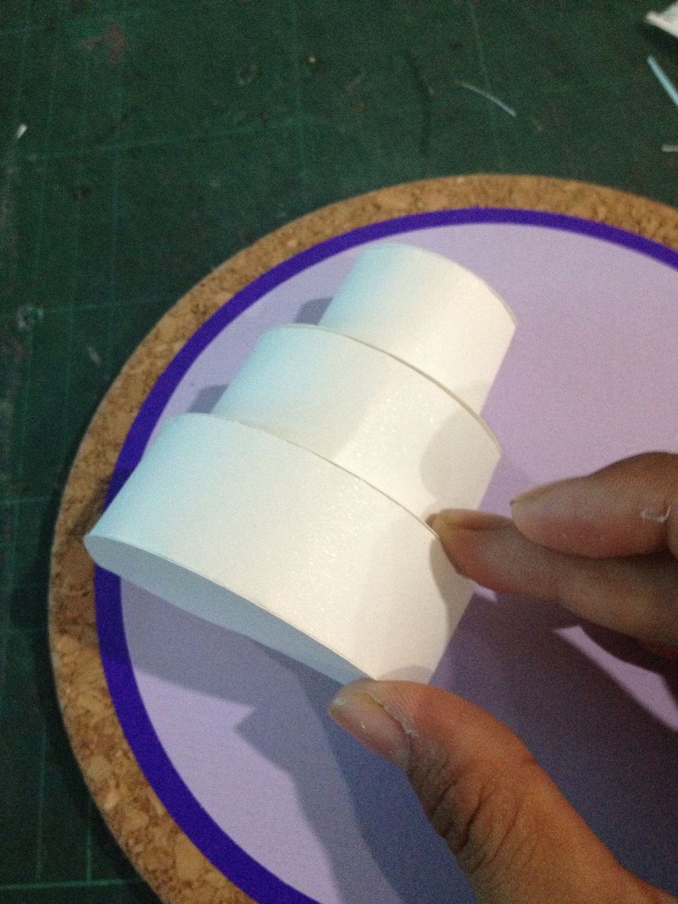 Now stick the cake onto the base (the cork board)