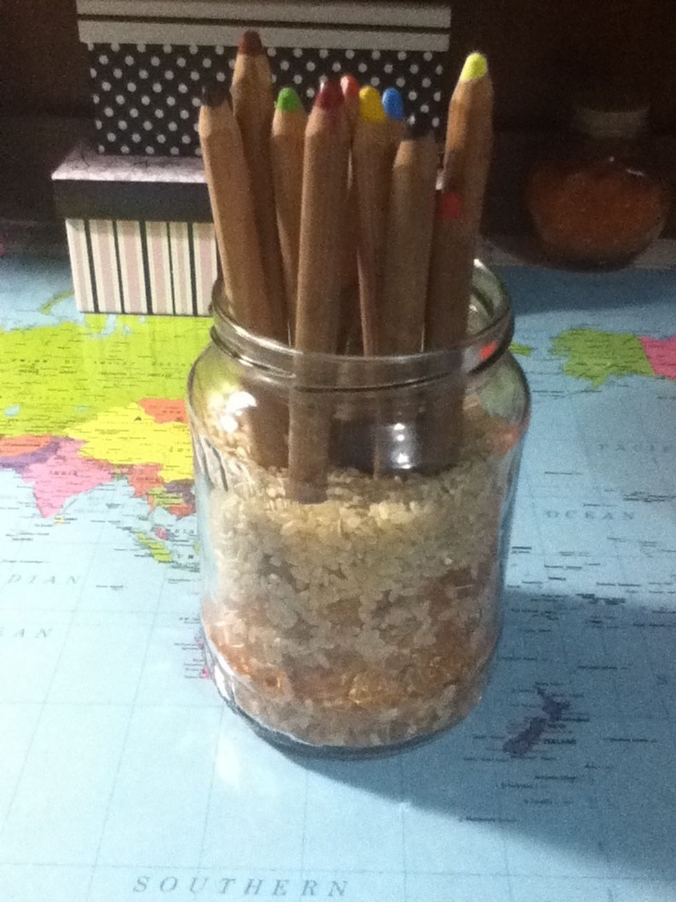 Now stick you pens, pencils, paint brushes, make-up brushes, and whatever else you can think of in your new creation!