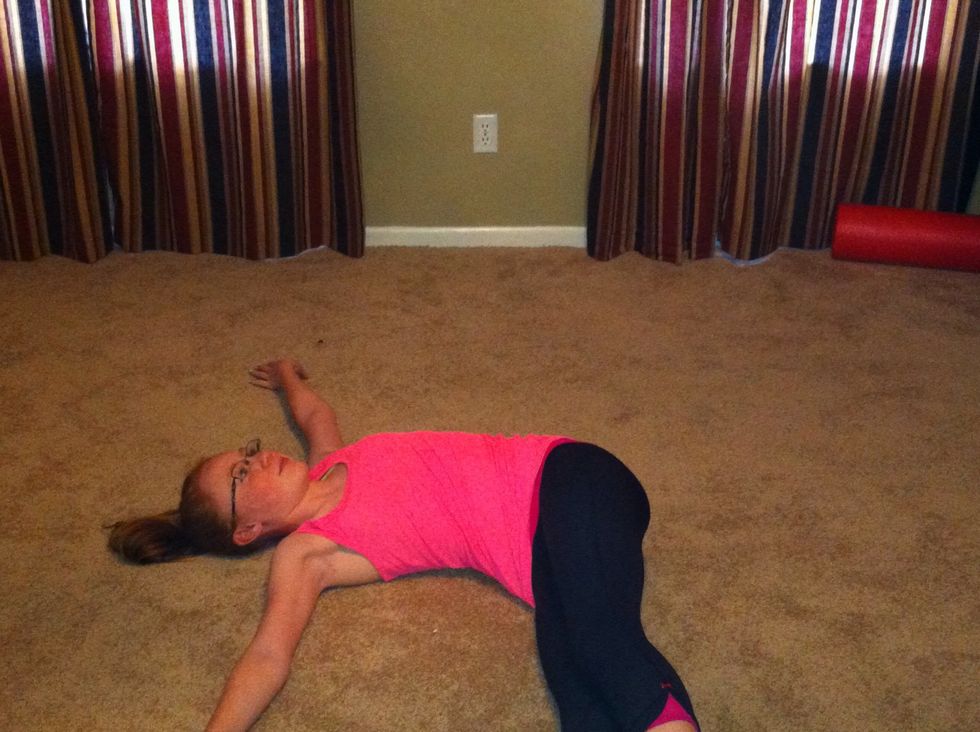 Now straighten and rotate with straight legs! Start with 5 times and build up!