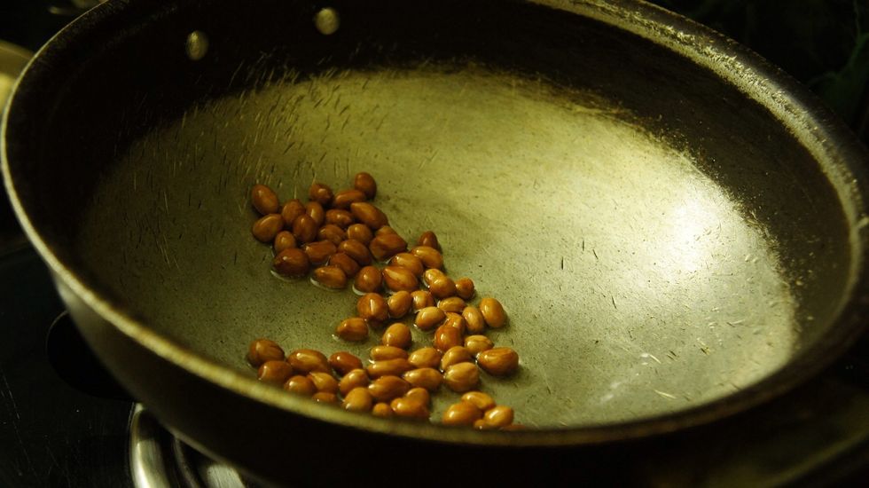Now take a pan and add oil heat it, then add pea nuts to it..