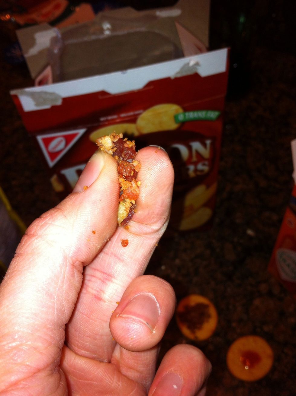 now take a pinch of bacon bits for each cracker