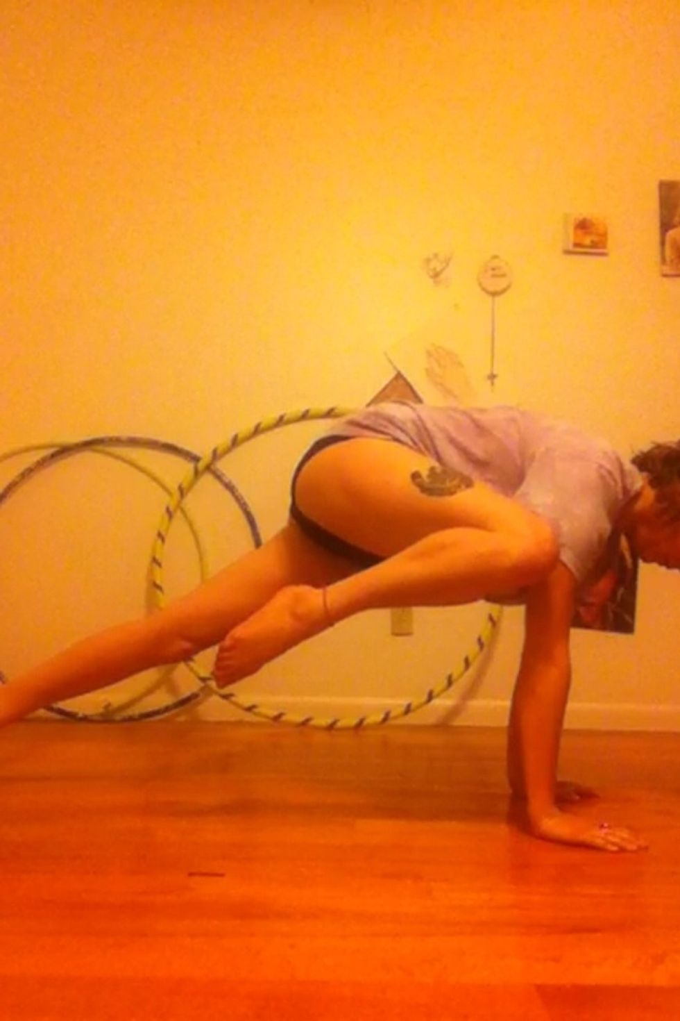 Now take that next step and bring your knee to your arm pit! You are strong :) hold until you are shaking and then hold a few more breaths! This is where growth happens- do left side now!