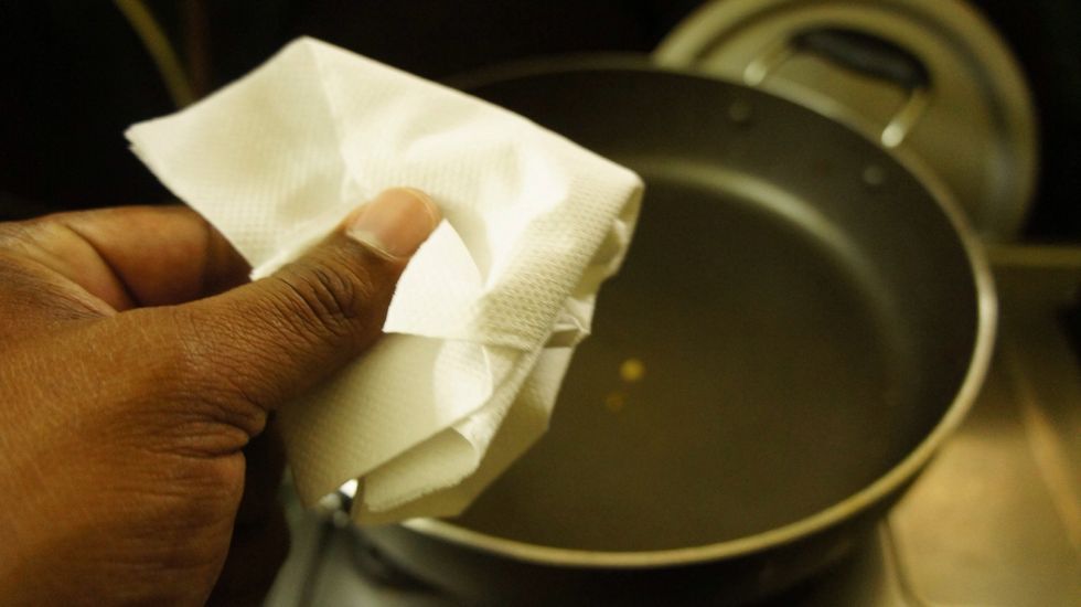 Now take the fried vegetables to a plate and wipe off the Non-Stick pan with a tissue paper..
