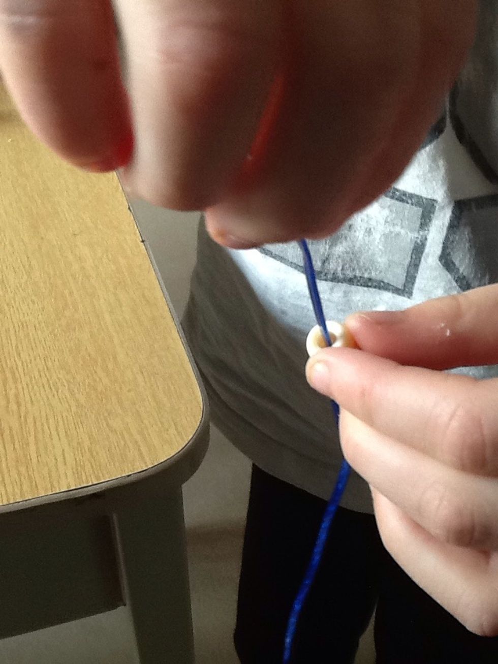 Now take the opposite end and start to add beads.