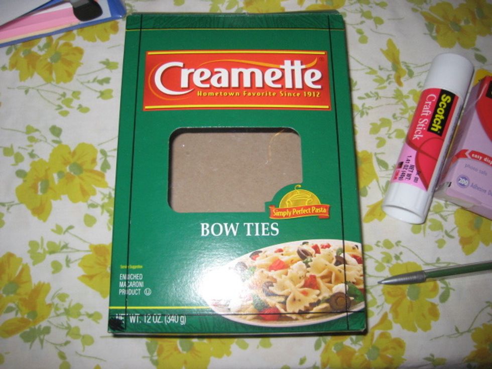 Now take your awesome bow tie pasta box or your bisquick box or your spongebob fruit snacks box and mark 1cm lines throughout all four sides.