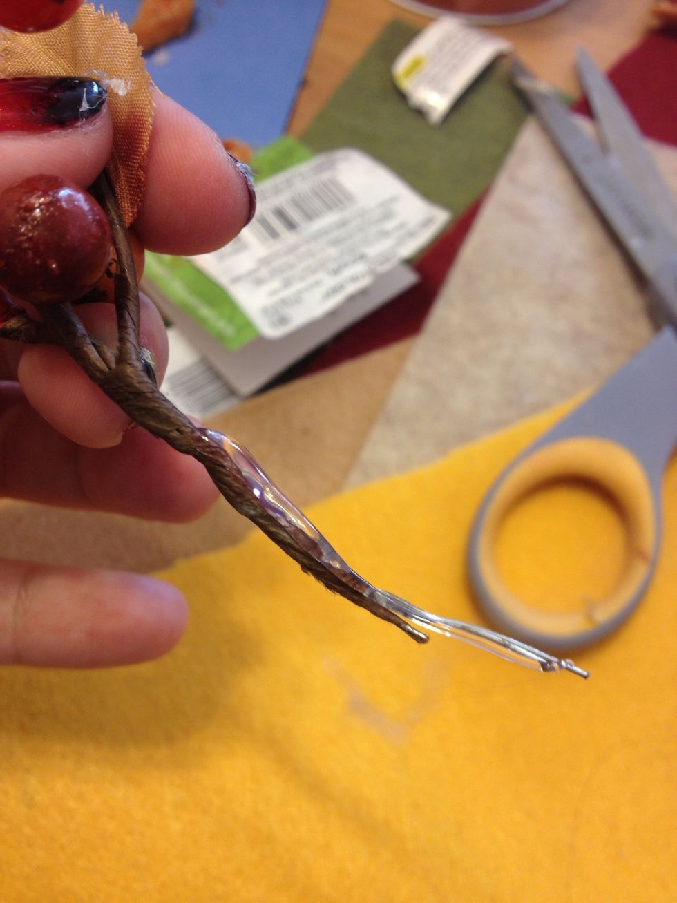 Now take your garland and put glue on the en where the wire is exposed.