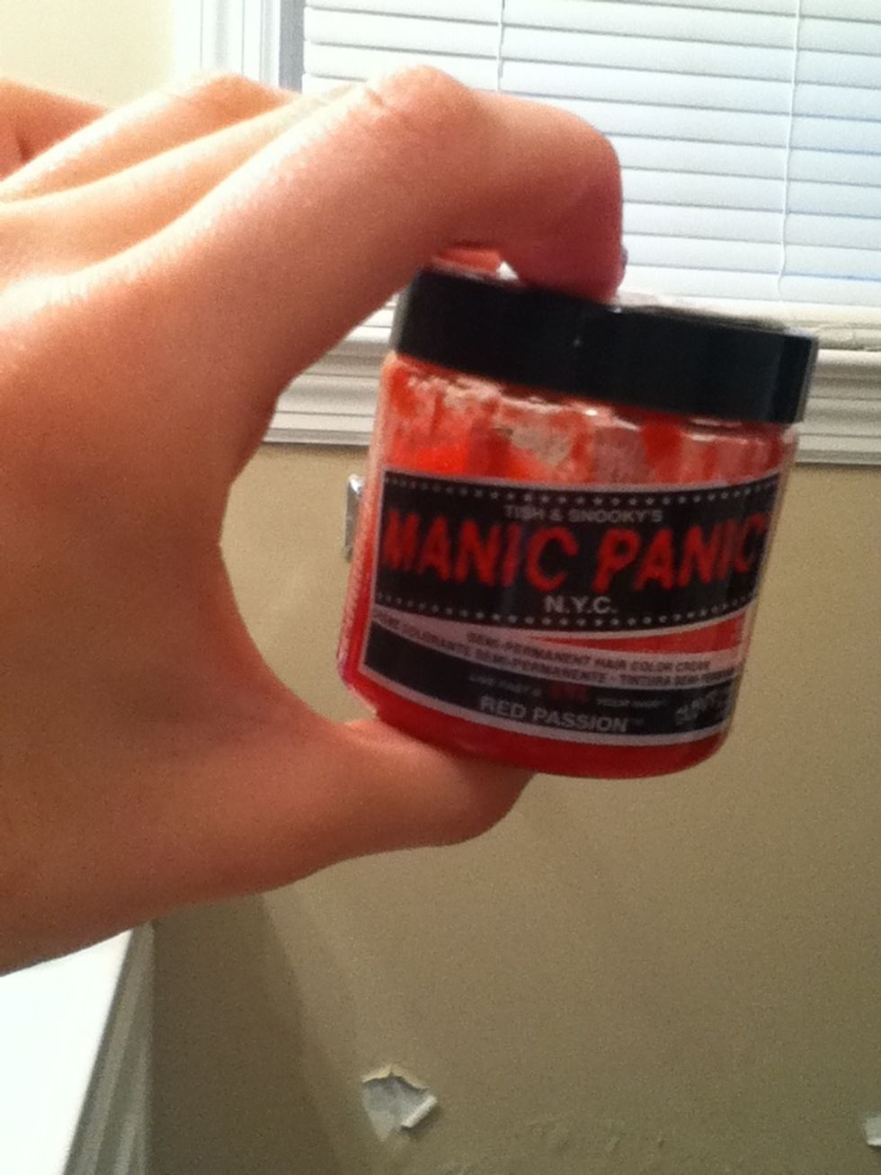 Now that the crackle has dried, I'm taking my dye & I'm gonna put that just over my nails.
