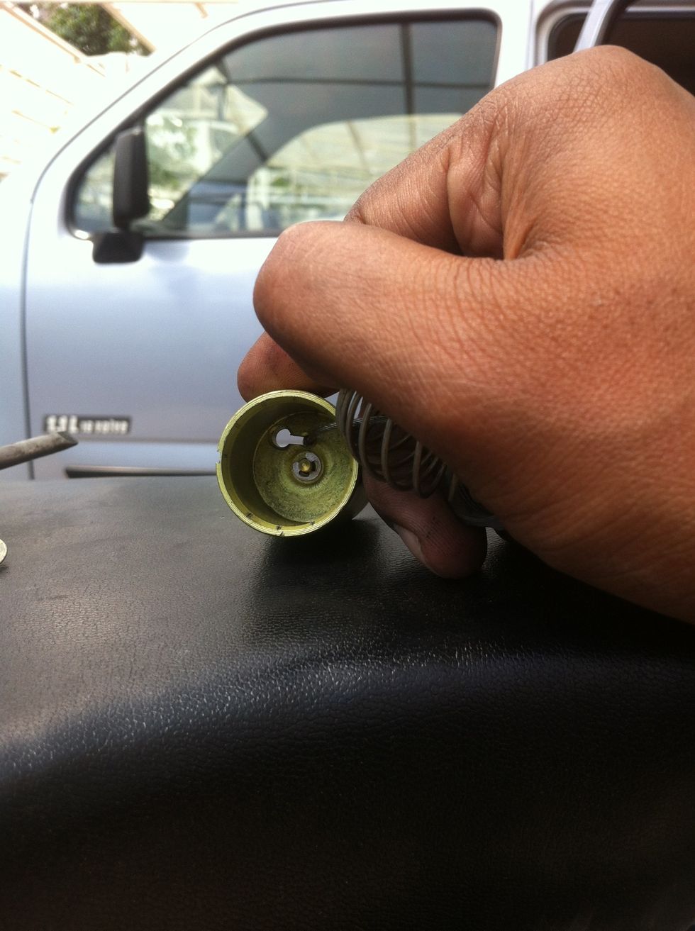 Now the cable is hooked on to the carburetor piston.