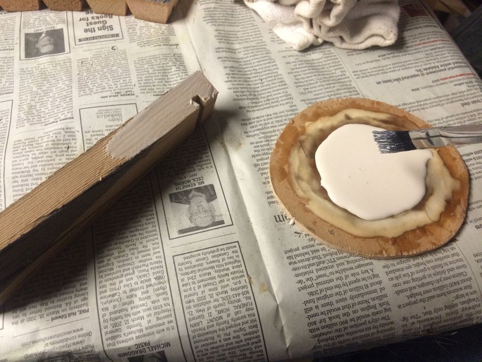 Now the gluing can start. Apply glue on both sides of staves and bottom cut!