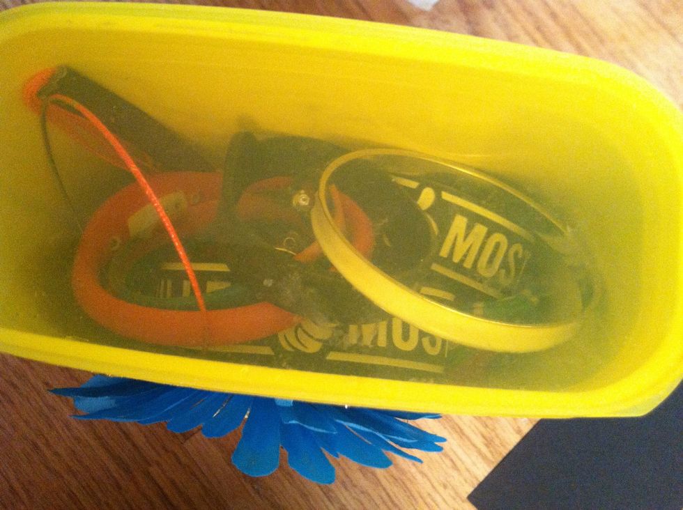 Now this lid looks very boring, let's spice it up a little!