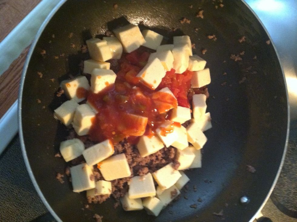 Now throw everything into your very deep skillet (I used a wok). The Rotel adds heat and some tomatoes but you may want to add a wee bit (1/4 of a cup?) of salsa just to work out the texture.