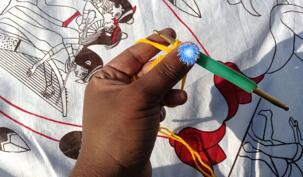 Now to crochet into the loop. The tail end should be falling below and the working yarn should be going across ur index finger. Use free fingers to hold the loop steady while crocheting.