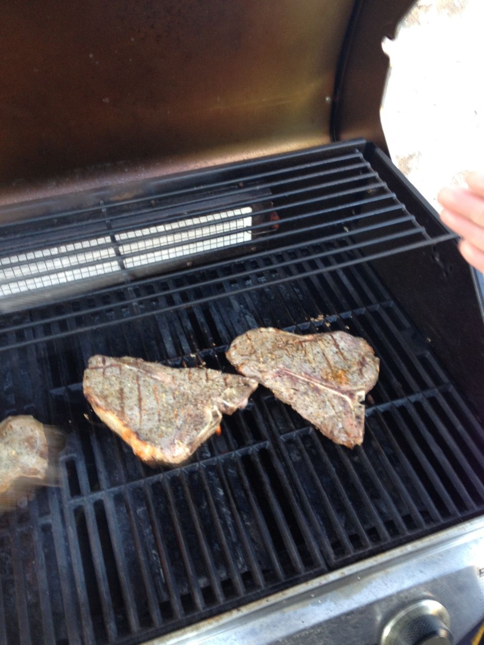Now turn the heat down low, flip the steak but this time turn the steaks at a 335 degree angle. The cooking times will now depend on how you like your steak and the thickness of the steak.